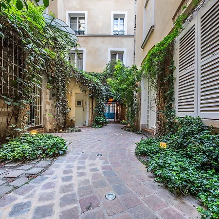 Appartement Les Patios Du Marais 1 *