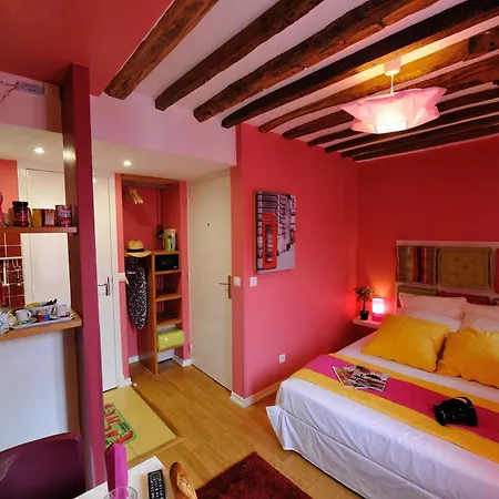 Appartement Les Patios Du Marais 1 *