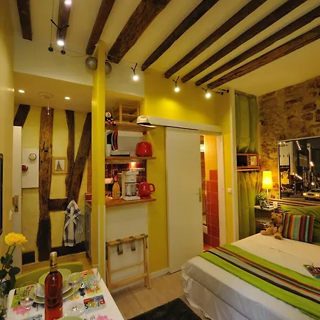 Appartement Les Patios Du Marais 1 *