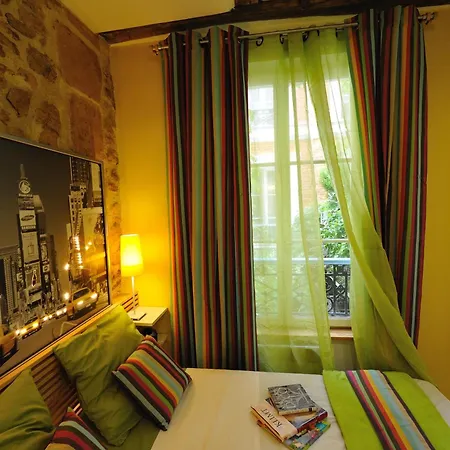 Appartement Les Patios Du Marais 1 *