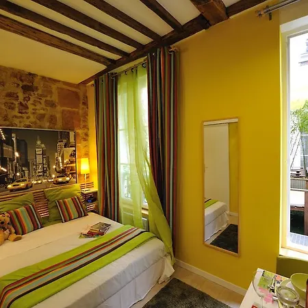 Appartement Les Patios Du Marais 1 *