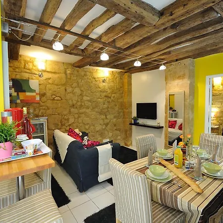 Appartement Les Patios Du Marais 1 *