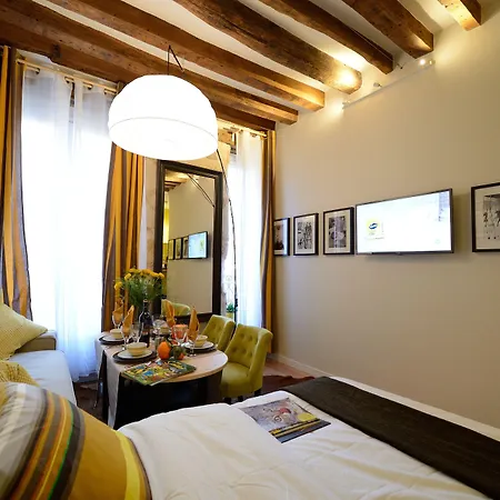 Les Patios Du Marais 1