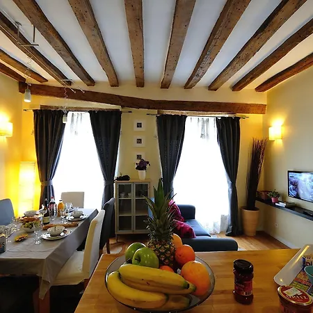 Апартаменты Les Patios Du Marais 1 Париж