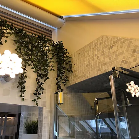 Les Patios Du Marais 1 *