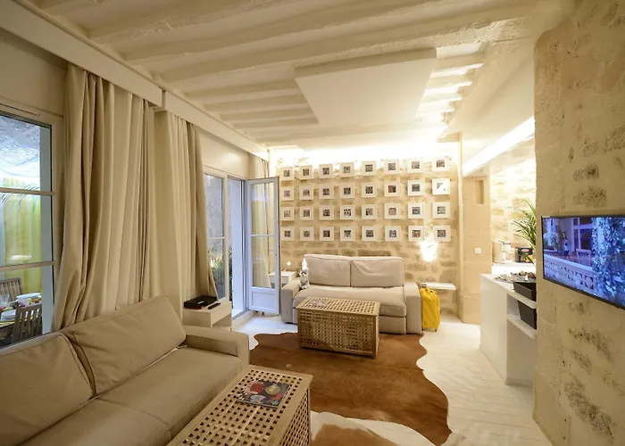 Les Patios Du Marais 1 *